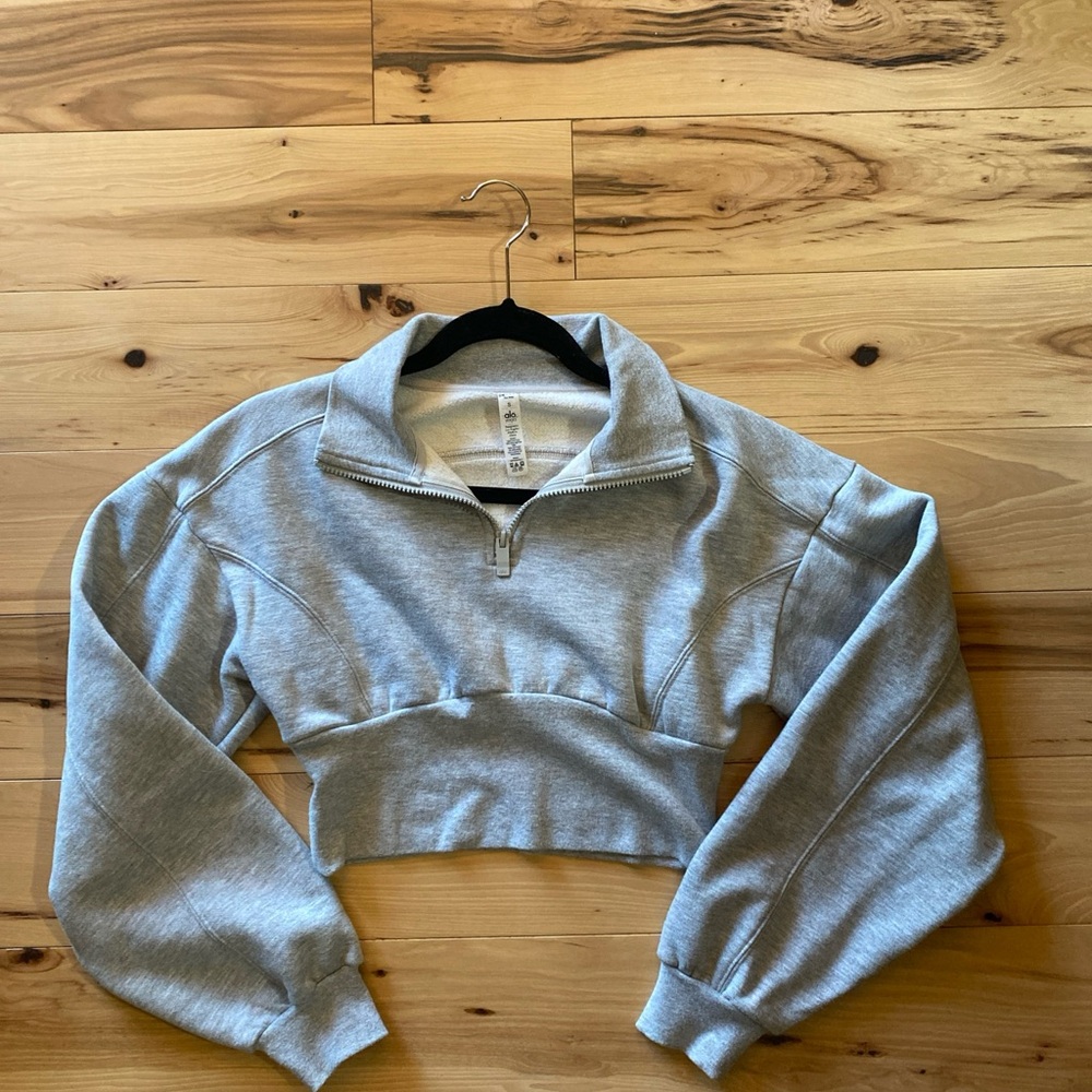 Alo Yoga cropped sweater small